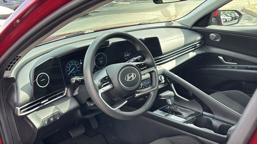 Used 2024 Hyundai Elantra Blue FWD image 23