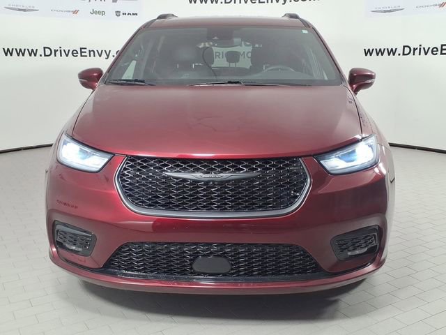 Used 2022 Chrysler Pacifica Touring-L w/ S Appearance Package image 2