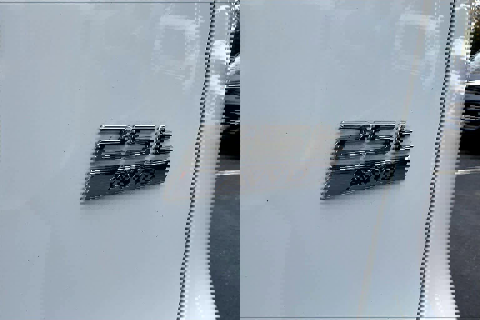 Used 2018 Jaguar F-PACE Premium image 9