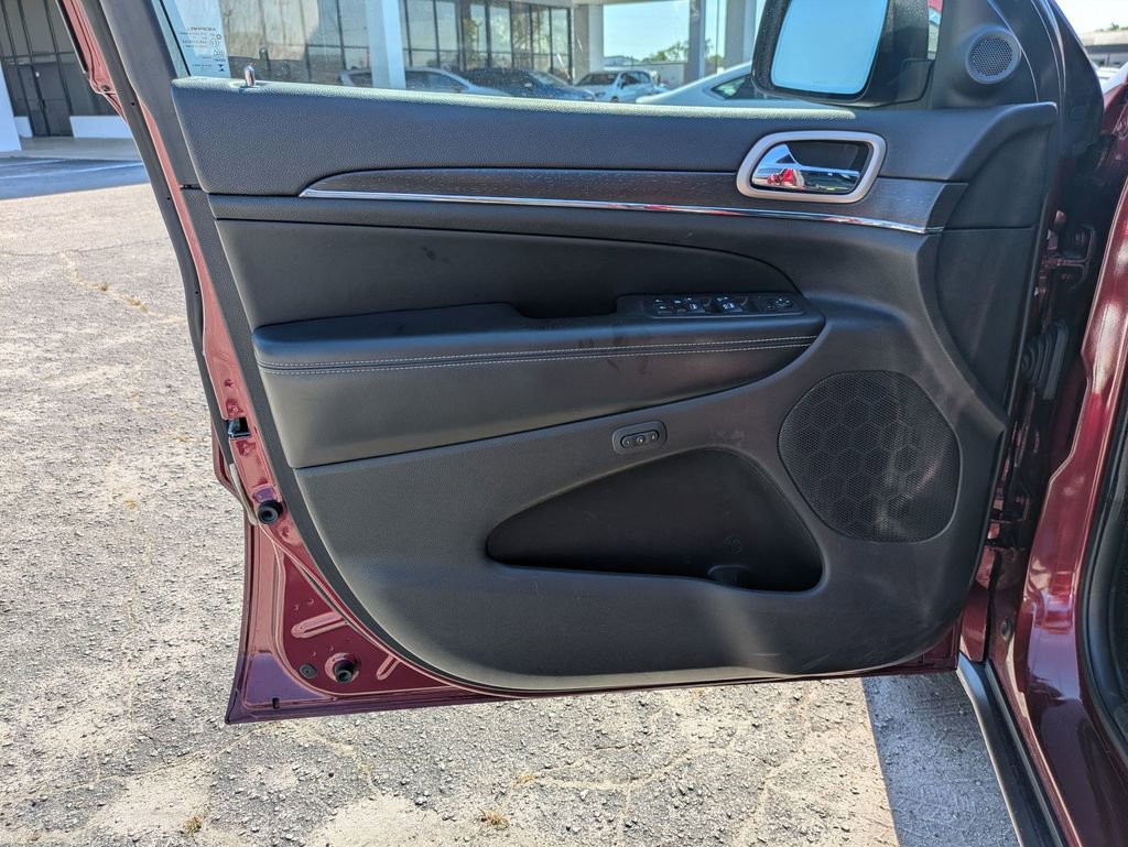 Used 2017 Jeep Grand Cherokee Limited AWD/4WD image 11