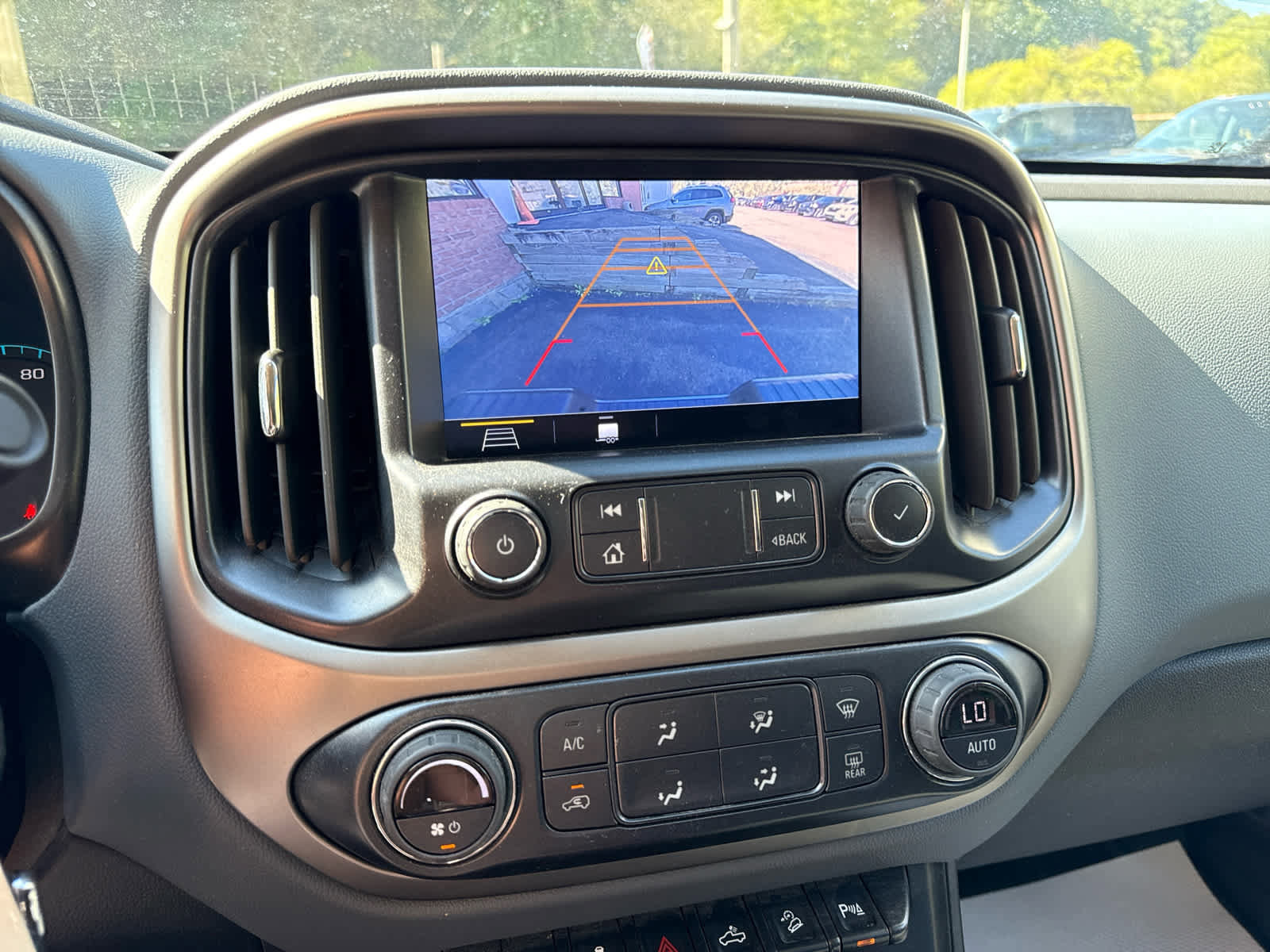 Used 2022 Chevrolet Colorado Z71 w/ LPO, Bed Guard Package image 19