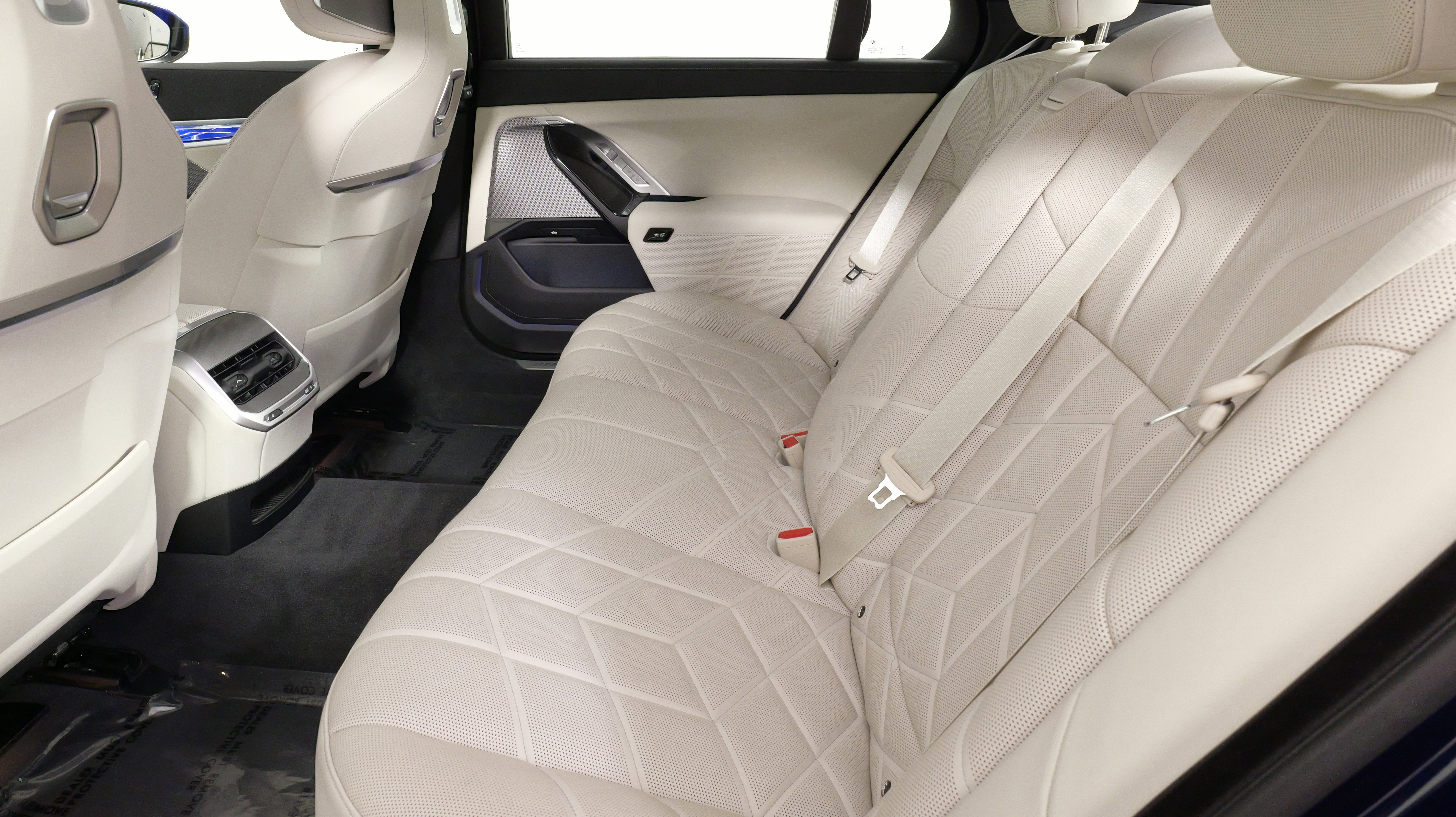 Used 2023 BMW 760i xDrive image 27