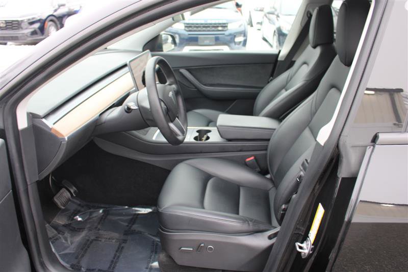 Used 2022 Tesla Model Y Long Range image 10