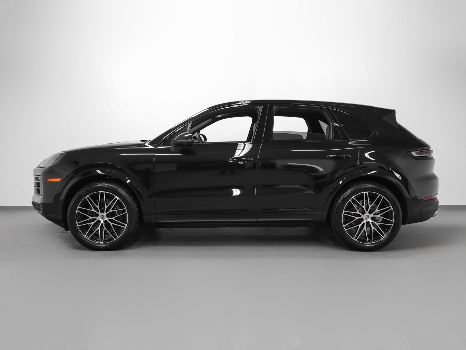 Certified 2025 Porsche Cayenne image 2