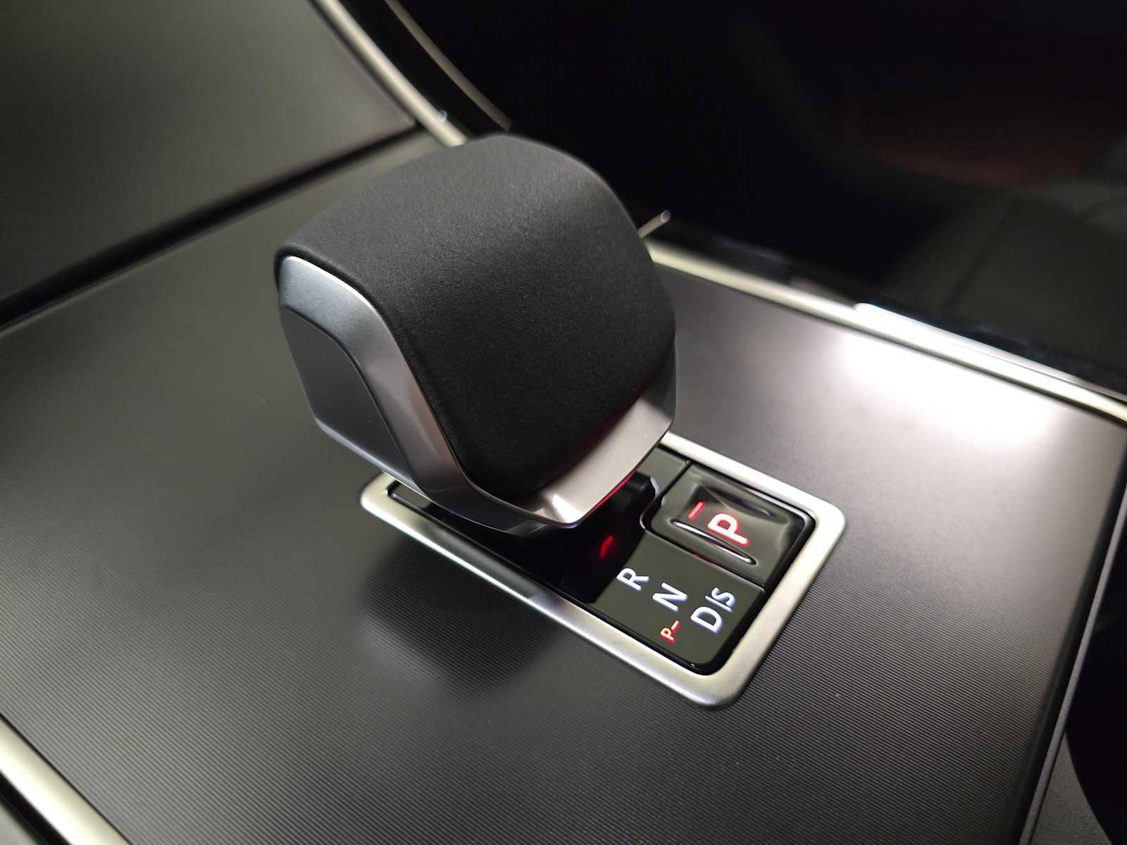 New 2026 Land Rover Range Rover Velar Dynamic SE image 28