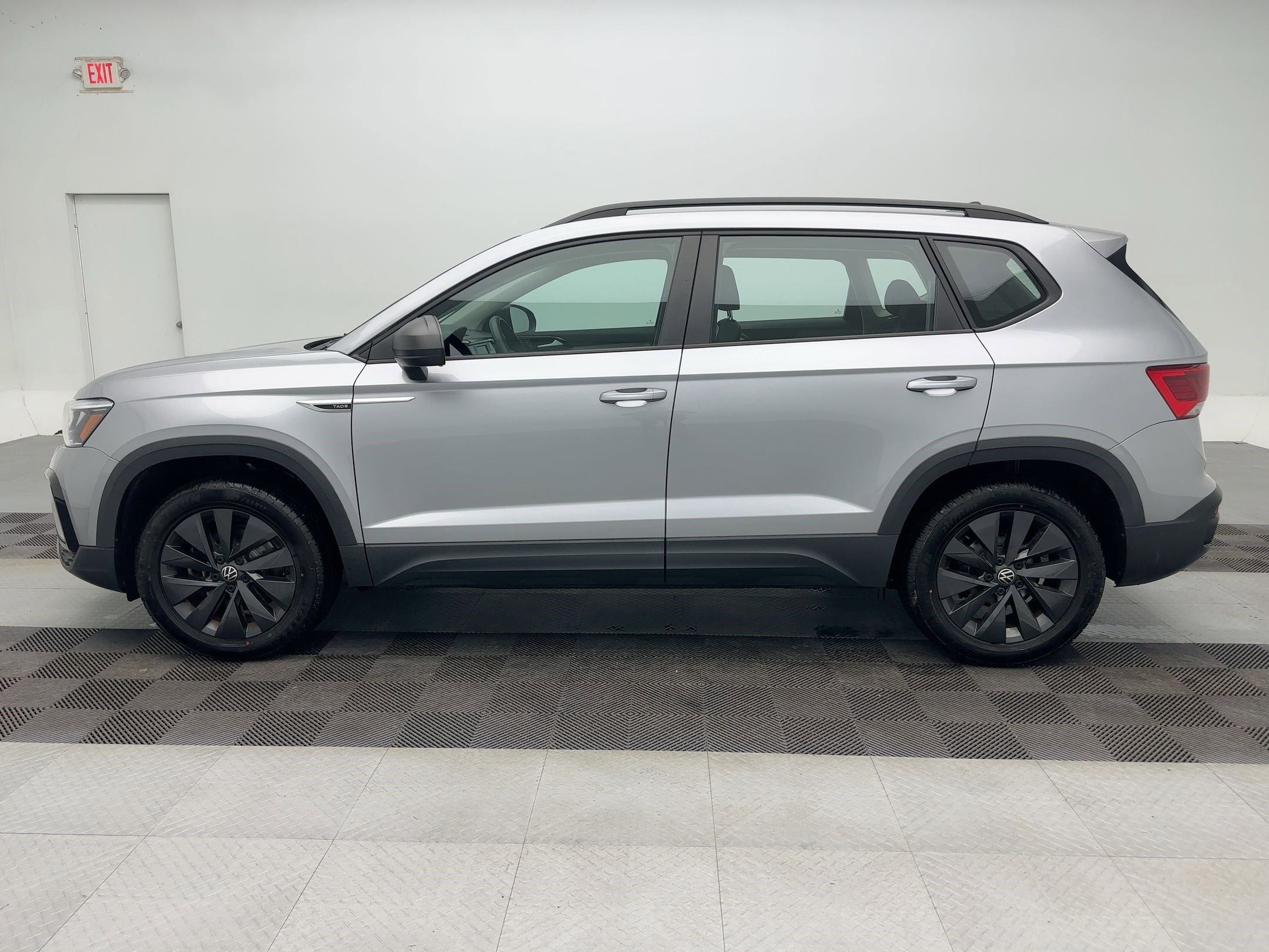 Used 2022 Volkswagen Taos S image 2