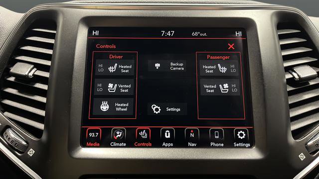 Used 2022 Jeep Cherokee Trailhawk w/ Sun, Sound & Nav Group AWD/4WD image 30
