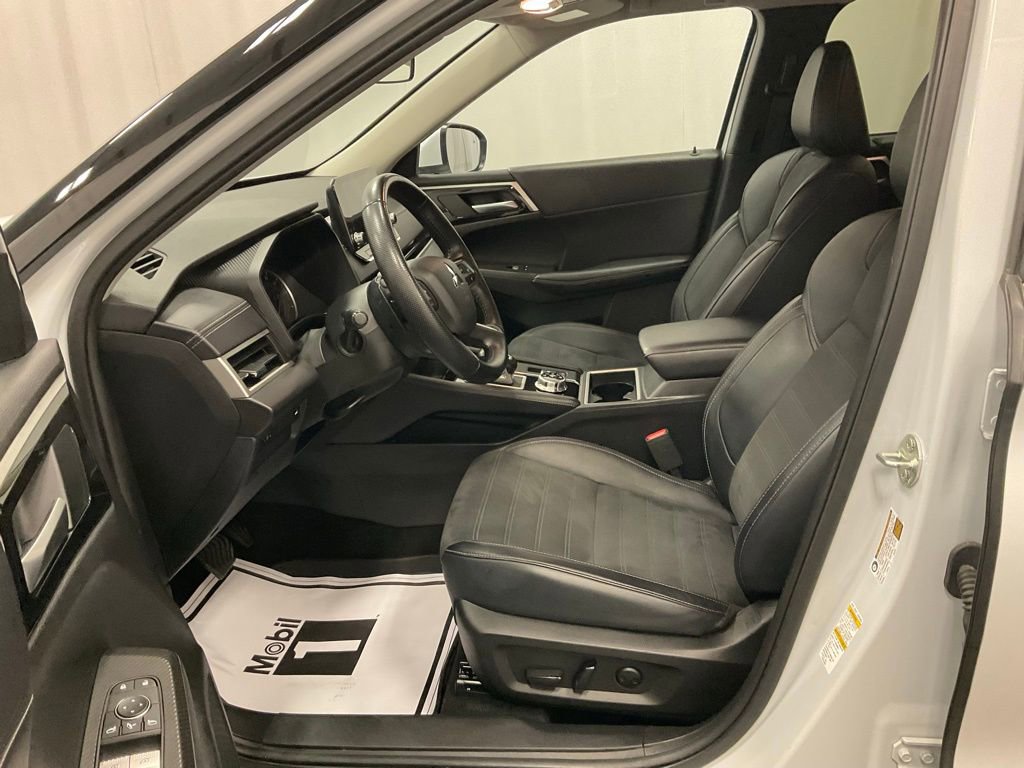 Used 2024 Mitsubishi Outlander SE image 4