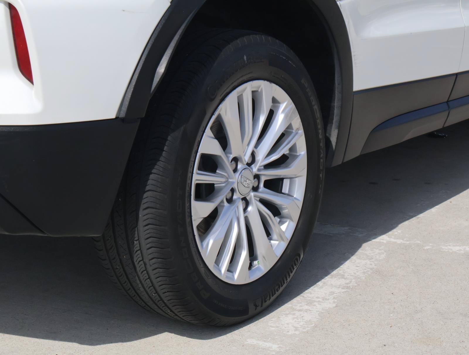 Certified 2024 Cadillac XT4 Luxury w/ Cold Weather Package FWD image 9
