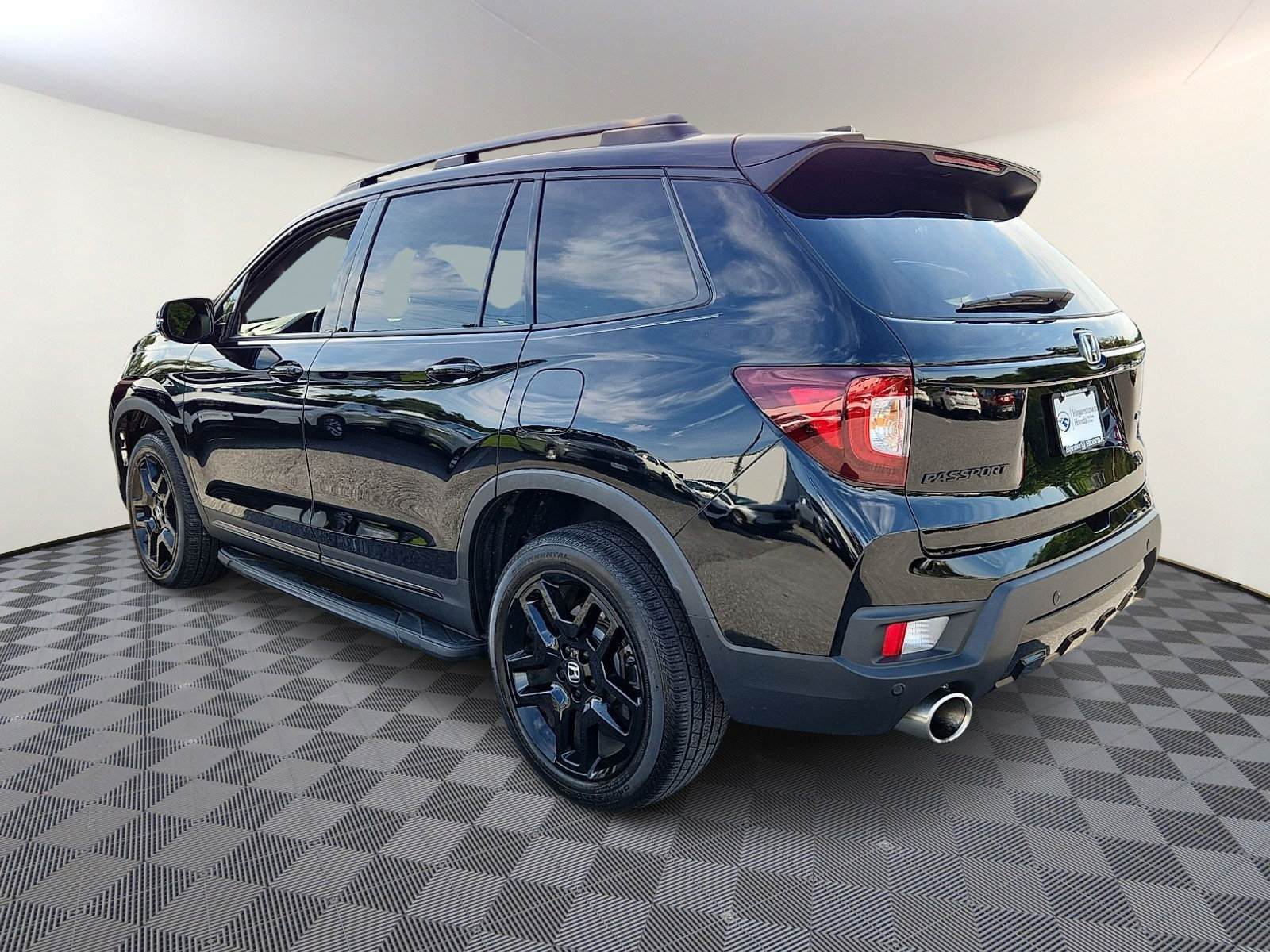 Used 2024 Honda Passport Black Edition image 4