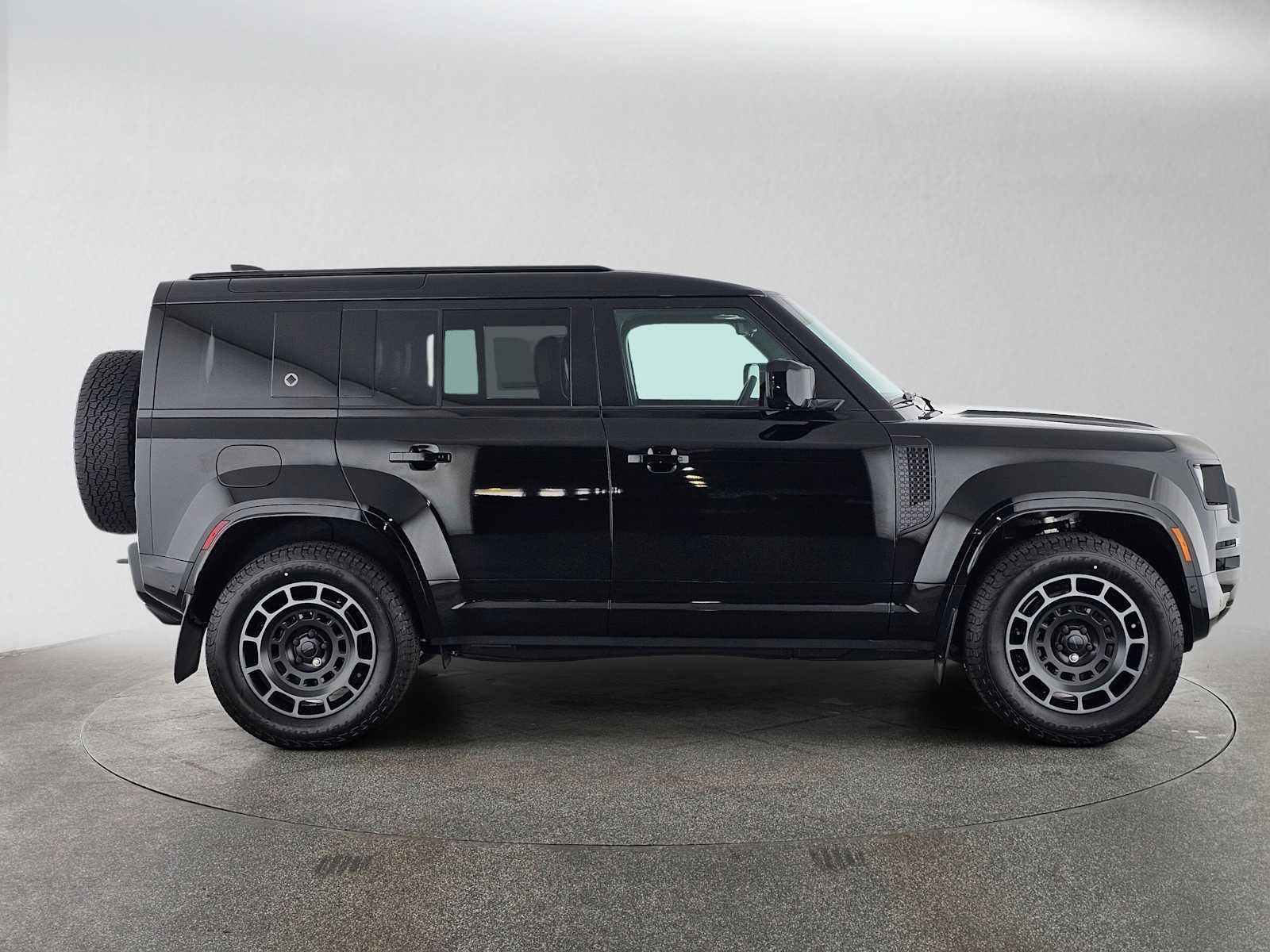 New 2026 Land Rover Defender 110 OCTA AWD/4WD image 6