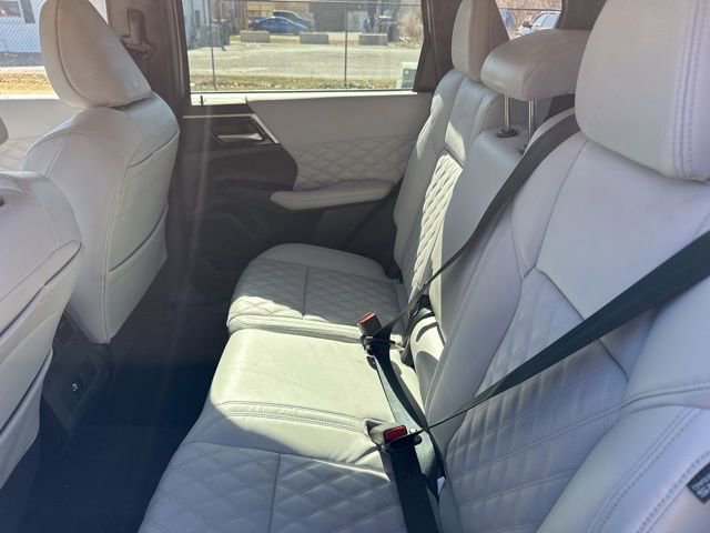 Used 2022 Mitsubishi Outlander SEL image 13