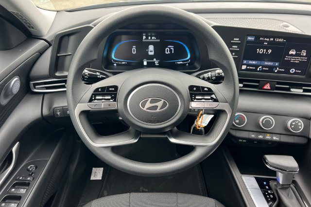 New 2026 Hyundai Elantra SE FWD image 13
