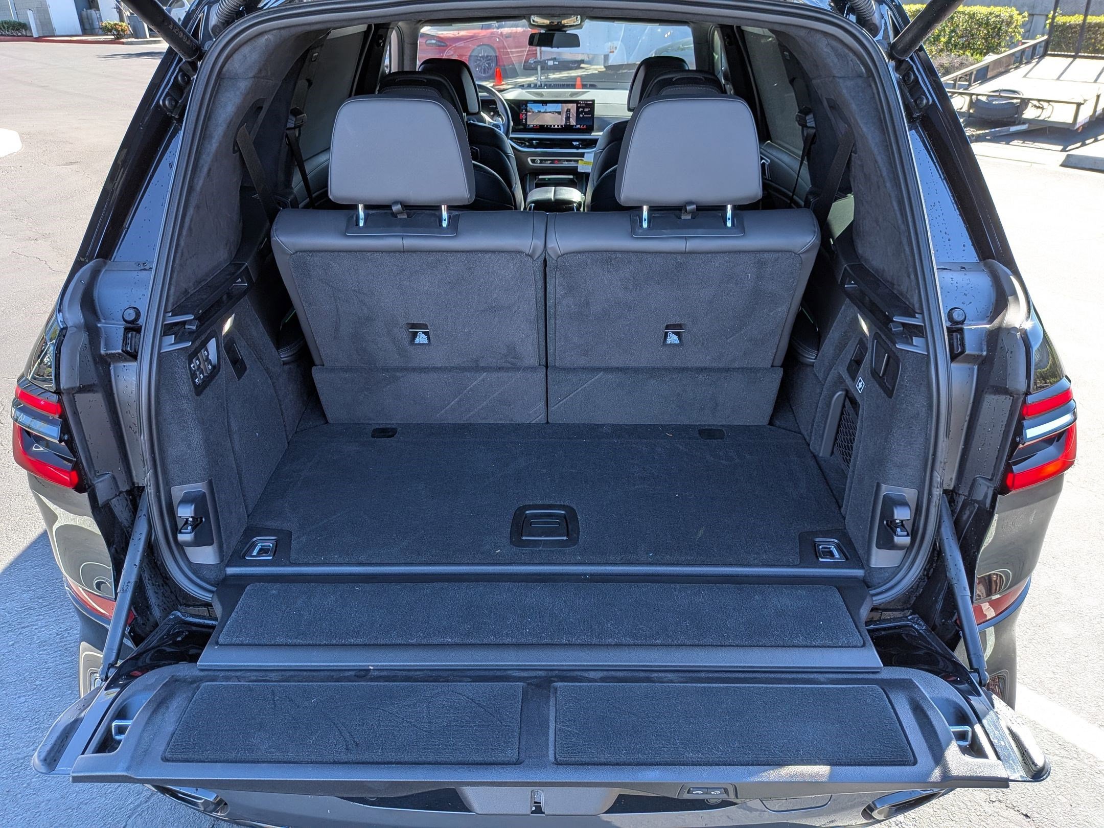 Used 2024 BMW X7 M60i w/ Executive Package image 32