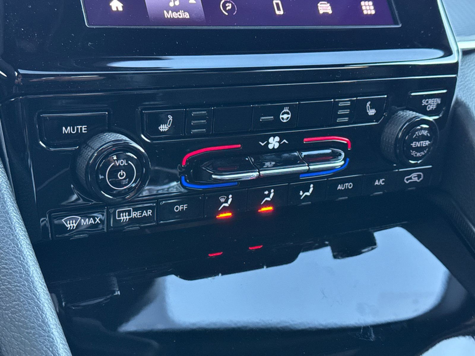 New 2025 Jeep Grand Cherokee Altitude w/ Trailer Tow Package image 20