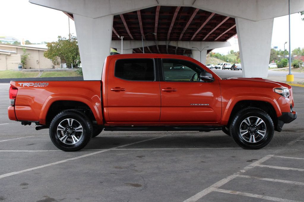 Used 2016 Toyota Tacoma TRD Sport w/ Premium & Technology Package AWD/4WD image 5