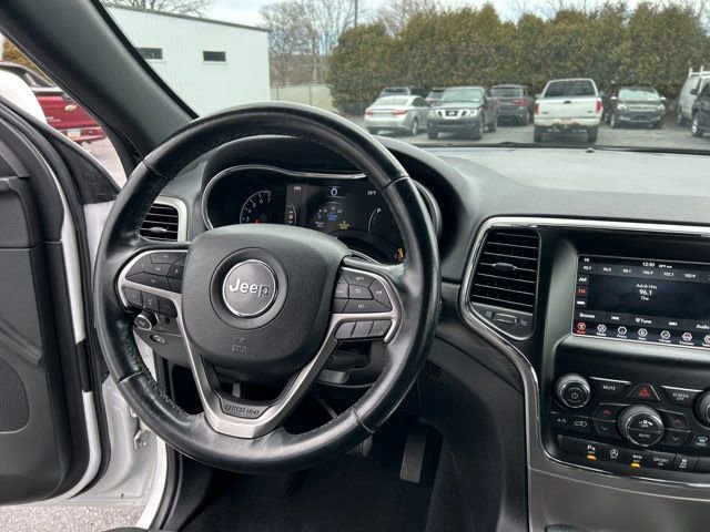 Used 2020 Jeep Grand Cherokee Laredo image 29