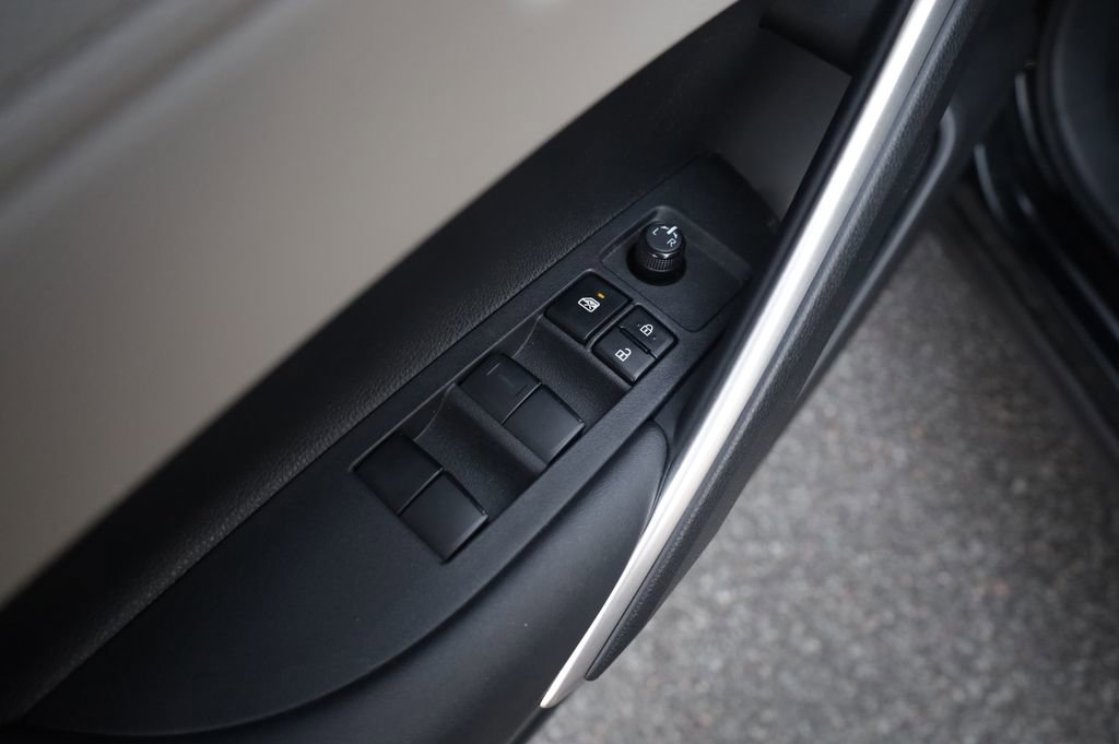 Used 2023 Toyota Corolla Cross L FWD image 19