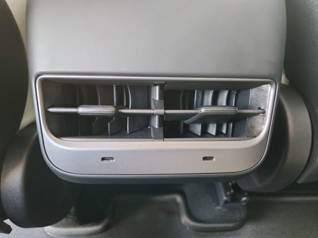 Used 2024 Tesla Model Y Performance image 21