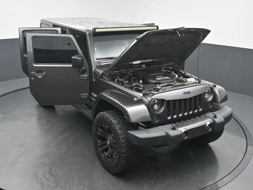 Used 2016 Jeep Wrangler Unlimited Sahara w/ Connectivity Group AWD/4WD image 65