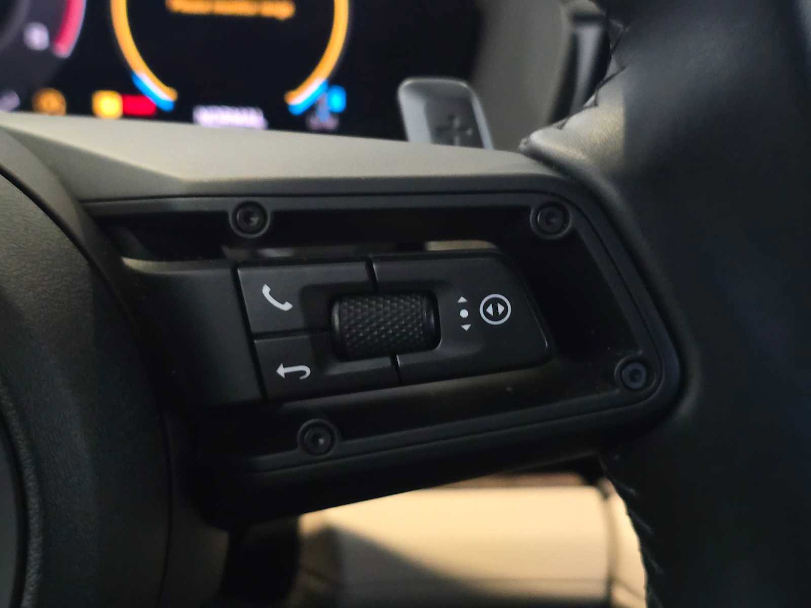 Used 2024 Porsche Panamera 4 image 33