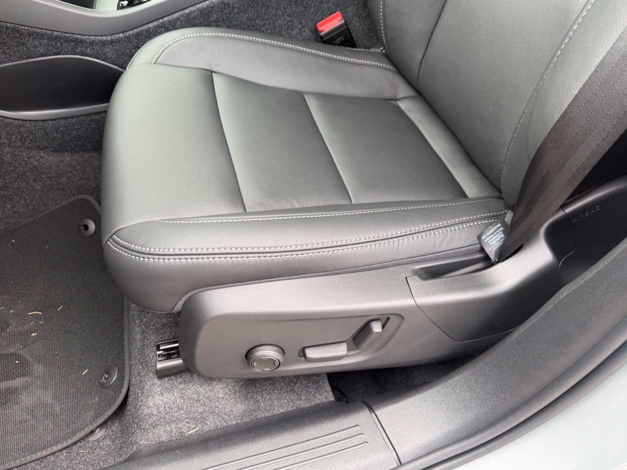 New 2026 Volvo XC40 B4 Core w/ Protection Package Premier FWD image 22