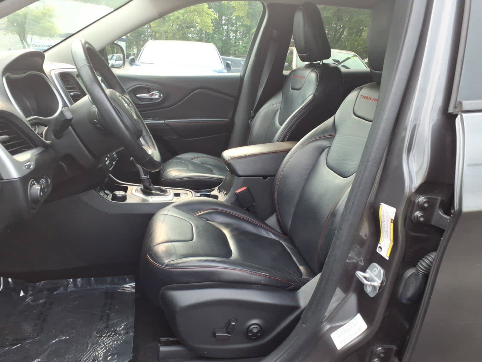 Used 2014 Jeep Cherokee Trailhawk w/ Technology Group AWD/4WD image 19