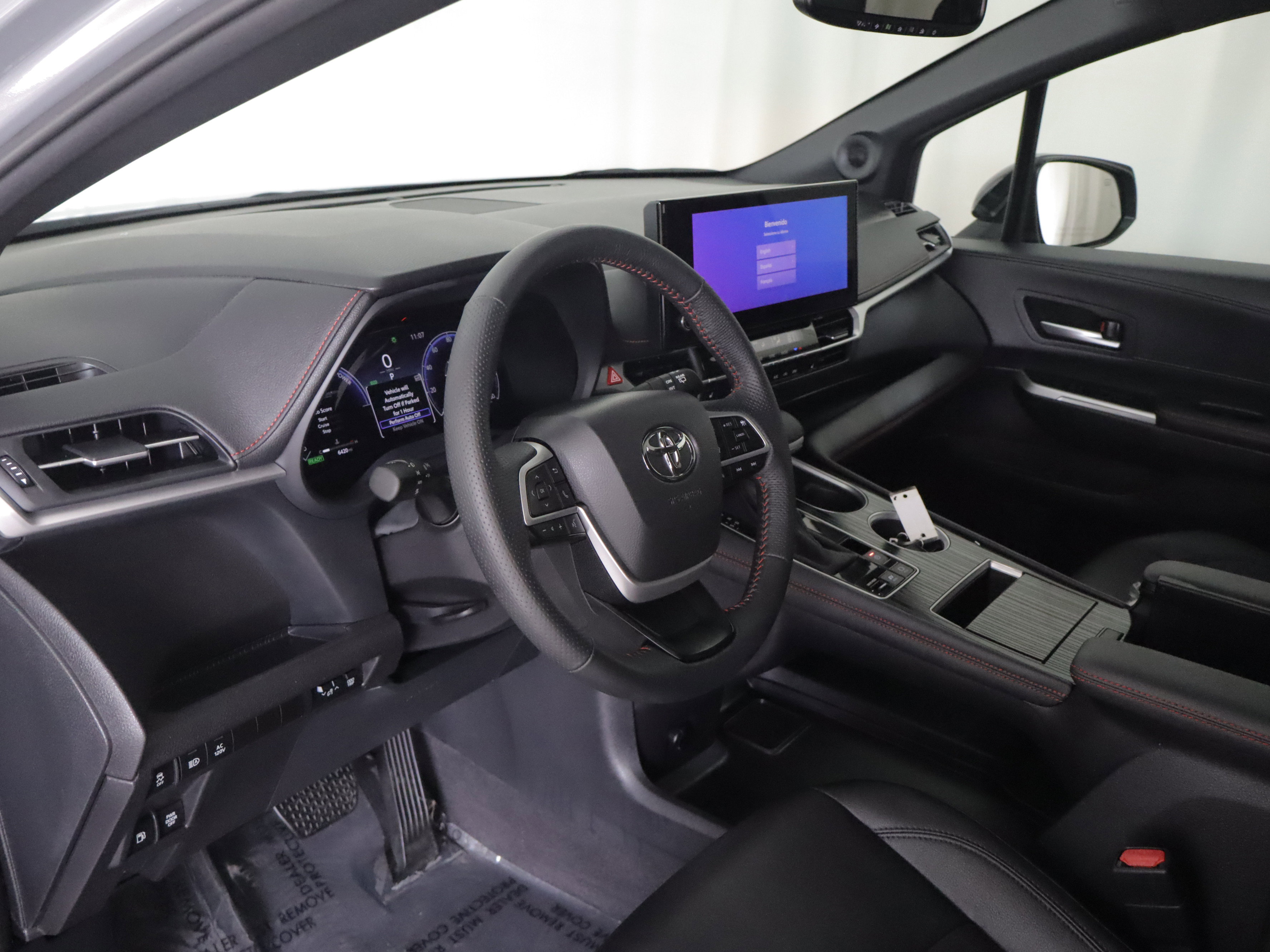 Used 2025 Toyota Sienna XSE w/ XSE Plus Package AWD/4WD image 12