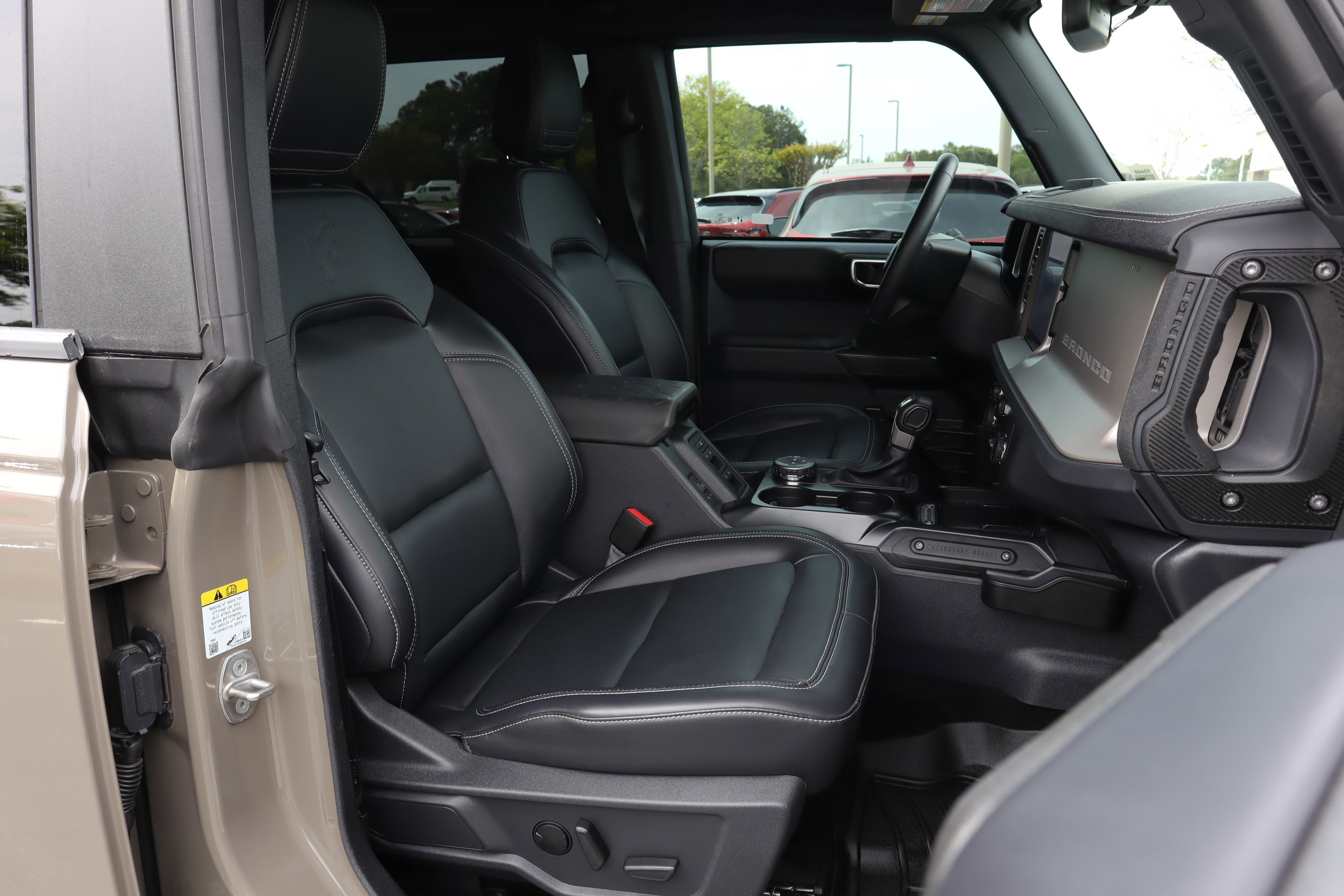 Used 2025 Ford Bronco Outer Banks image 25