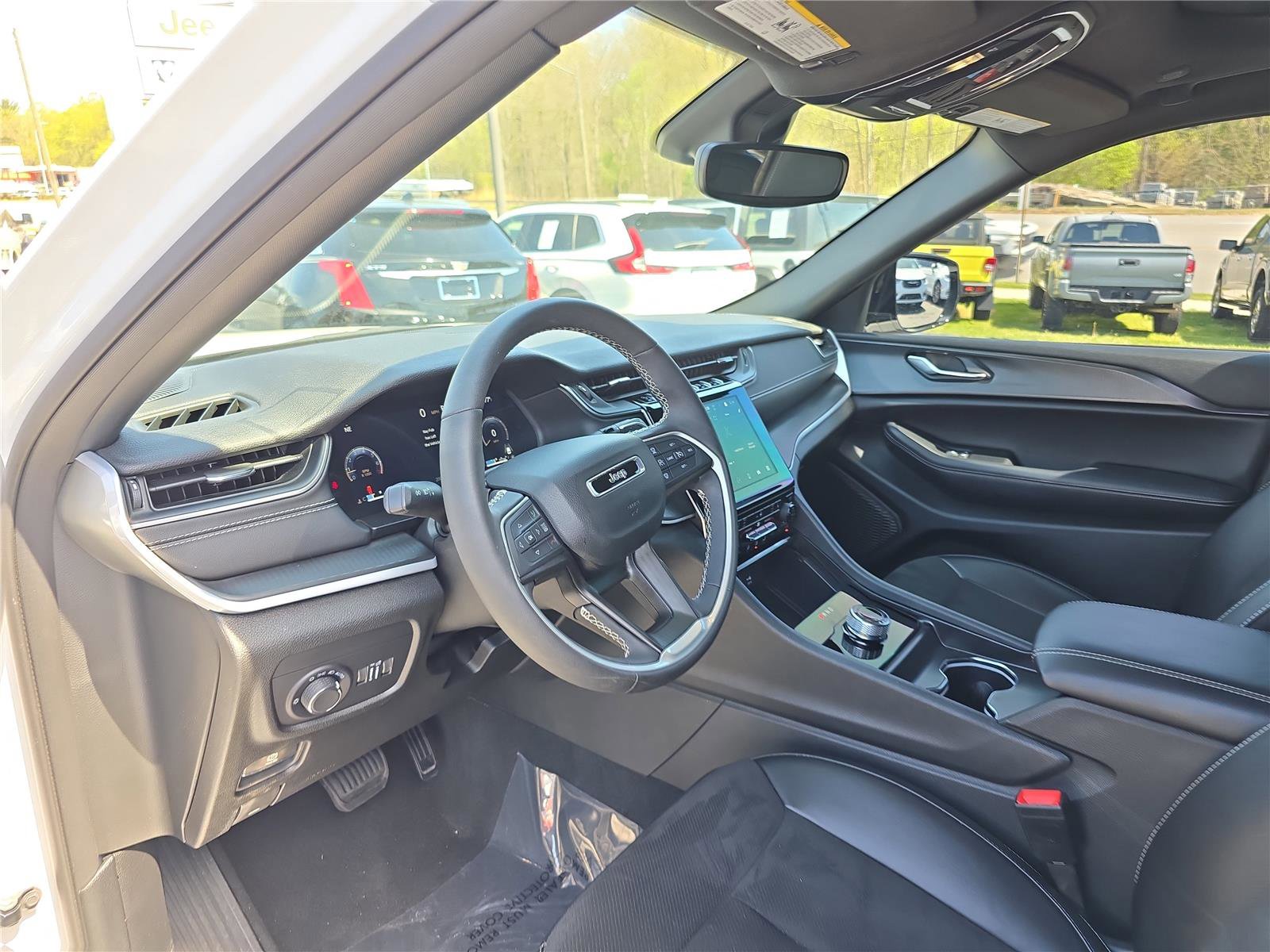 Used 2024 Jeep Grand Cherokee Altitude image 22