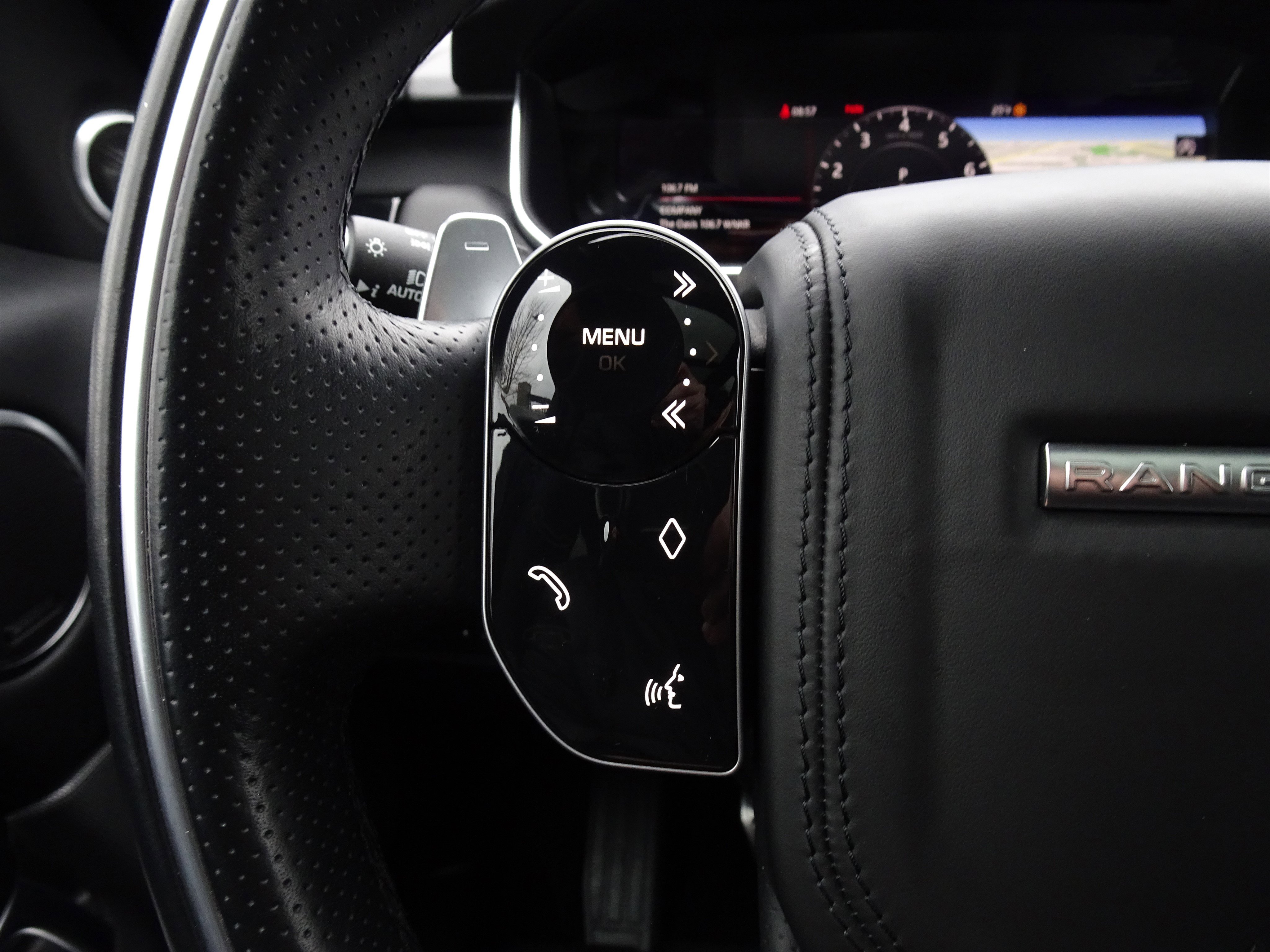 Certified 2022 Land Rover Range Rover Sport HSE Silver Edition image 34