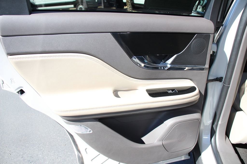 Certified 2023 Lincoln Corsair Reserve w/ Rear Removable Package Tray FWD image 15