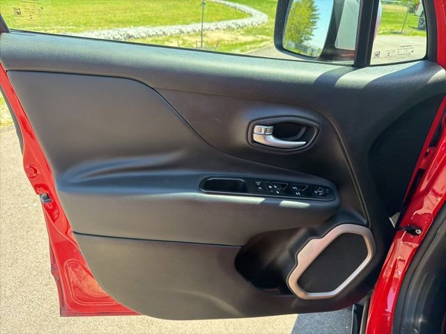Used 2016 Jeep Renegade Limited AWD/4WD image 19