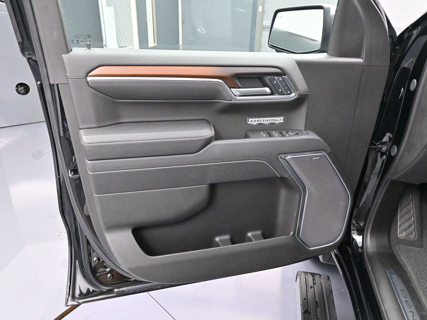 Used 2025 GMC Sierra 1500 Denali w/ Denali Reserve Package AWD/4WD image 9