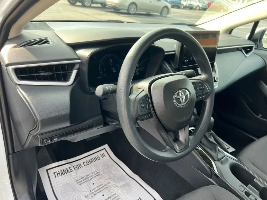 Used 2026 Toyota Corolla LE FWD image 27