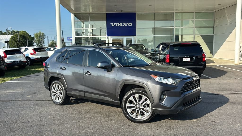 Used 2021 Toyota RAV4 XLE Premium FWD image 2