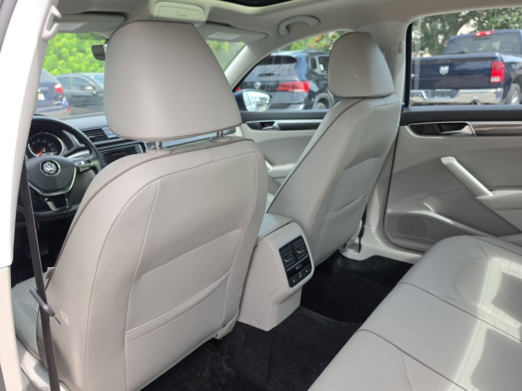 Used 2018 Volkswagen Passat 2.0T SE FWD image 29
