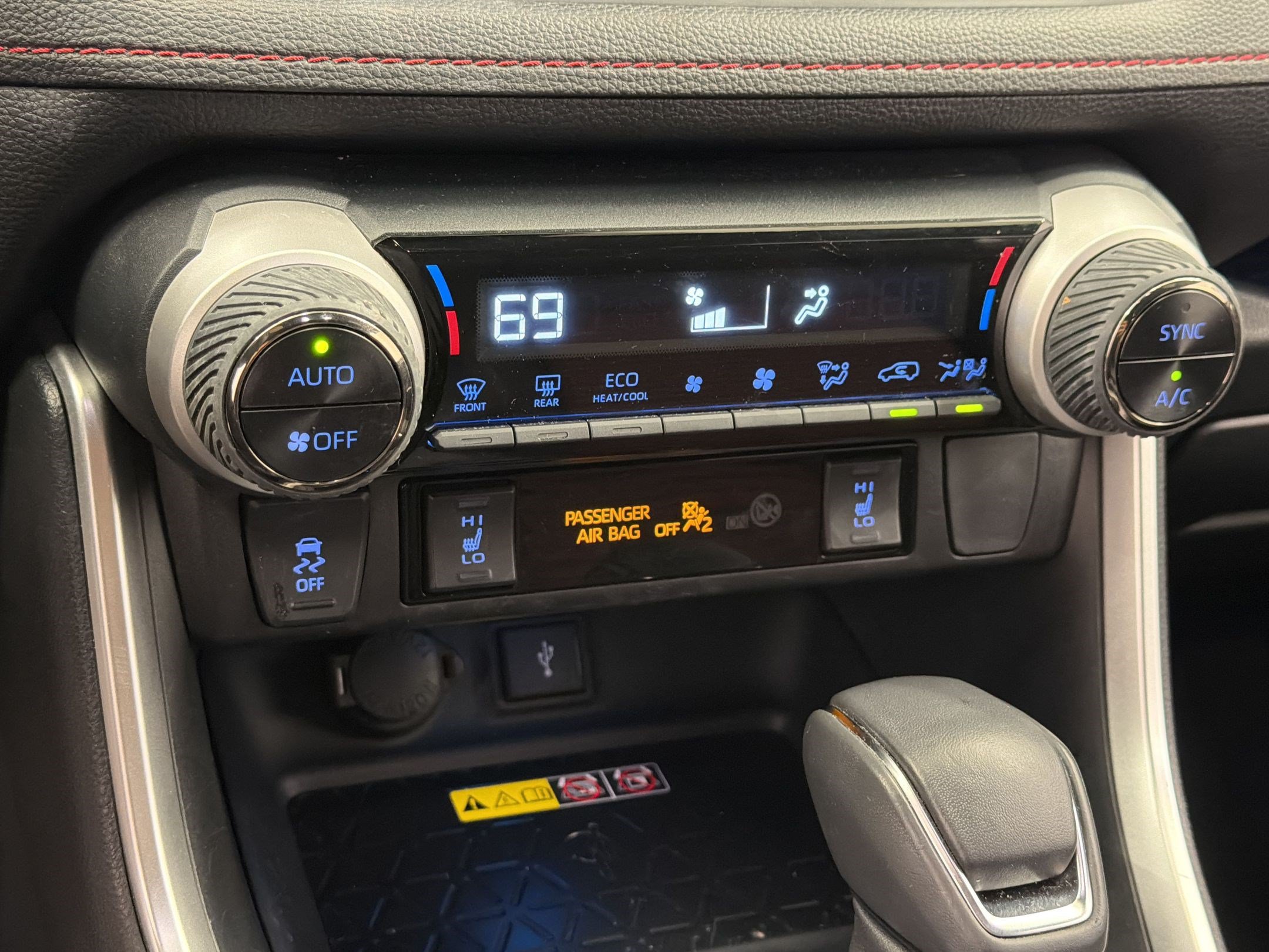 Used 2022 Toyota RAV4 XSE w/ Weather Package AWD/4WD image 18