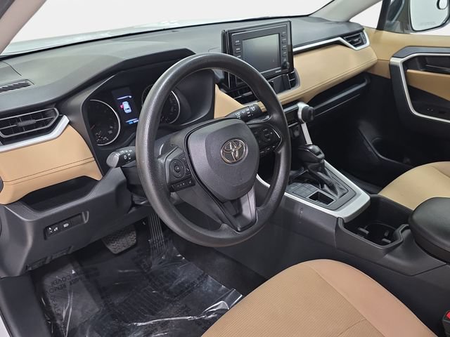 Used 2022 Toyota RAV4 LE AWD/4WD image 16