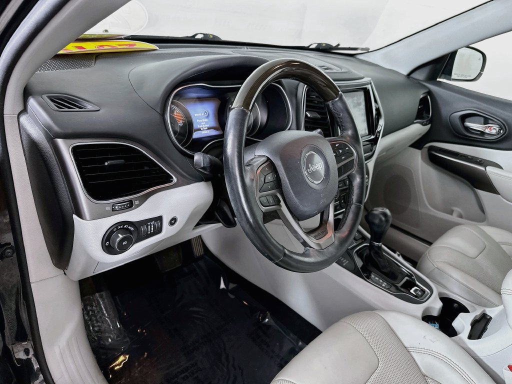 Used 2019 Jeep Cherokee Overland AWD/4WD image 14