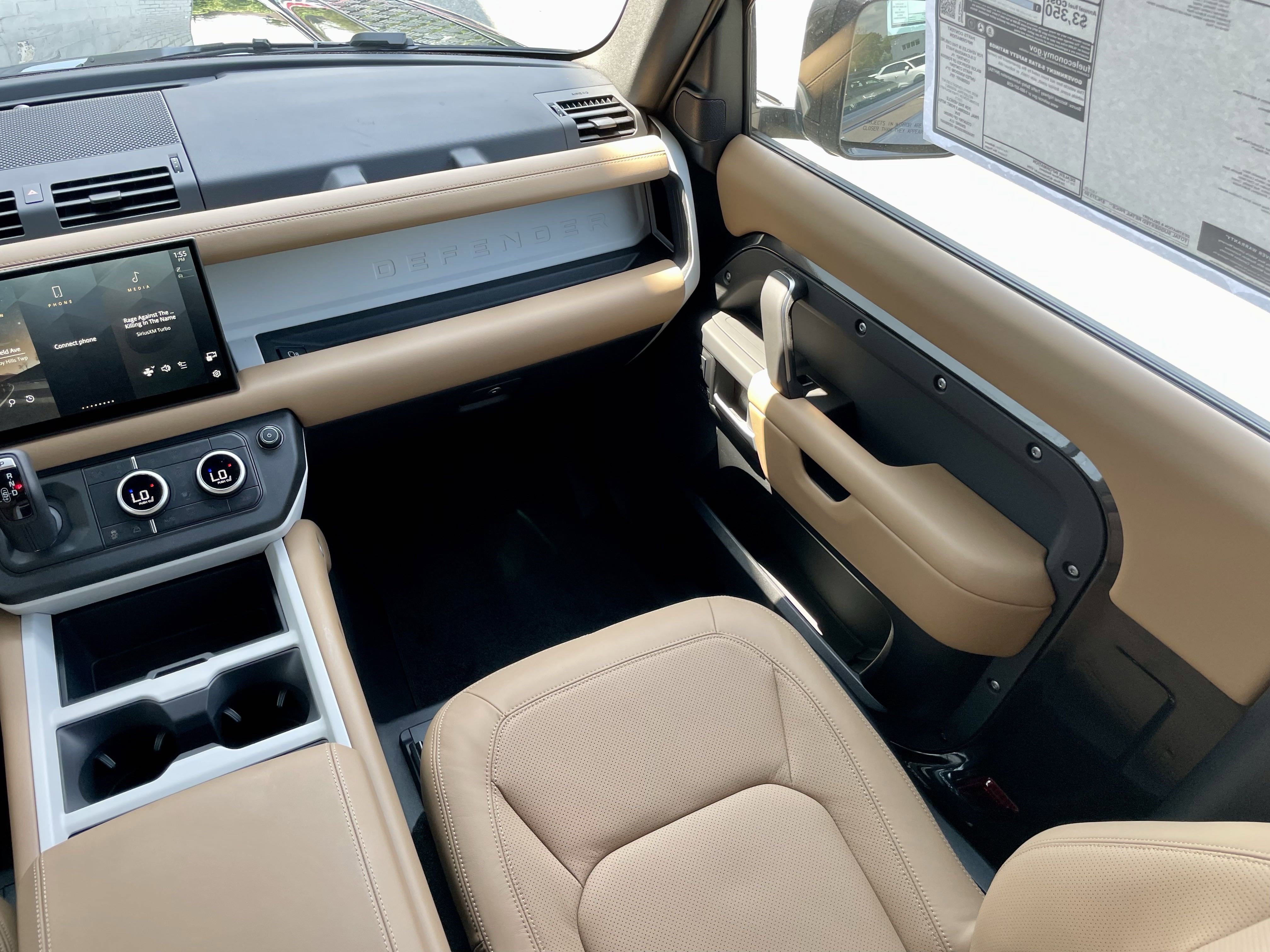 New 2025 Land Rover Defender 90 X-Dynamic SE image 18