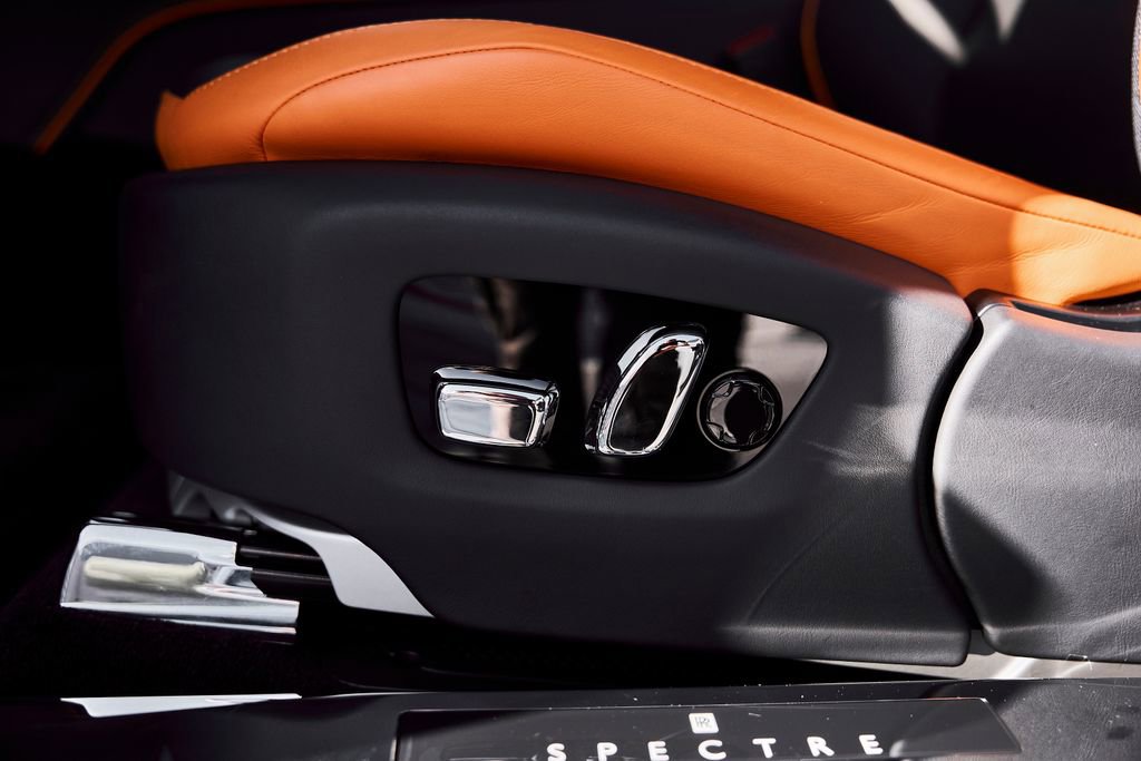 Used 2025 Rolls-Royce Spectre w/ Spectre Launch Package image 34