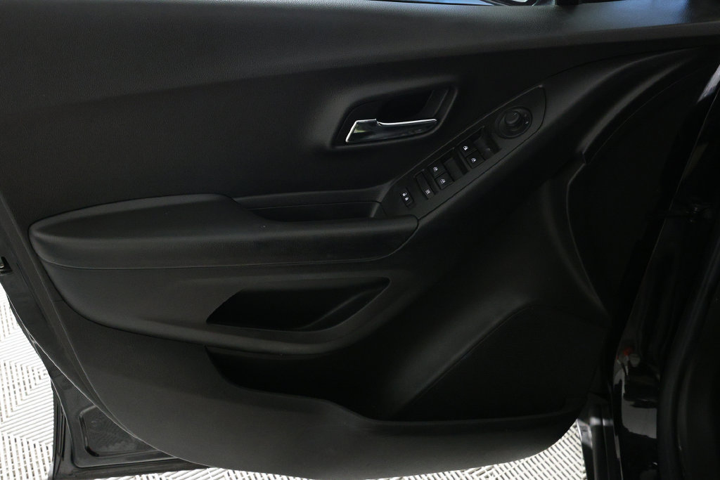 Used 2019 Chevrolet Trax LT w/ LT Convenience Package FWD image 15