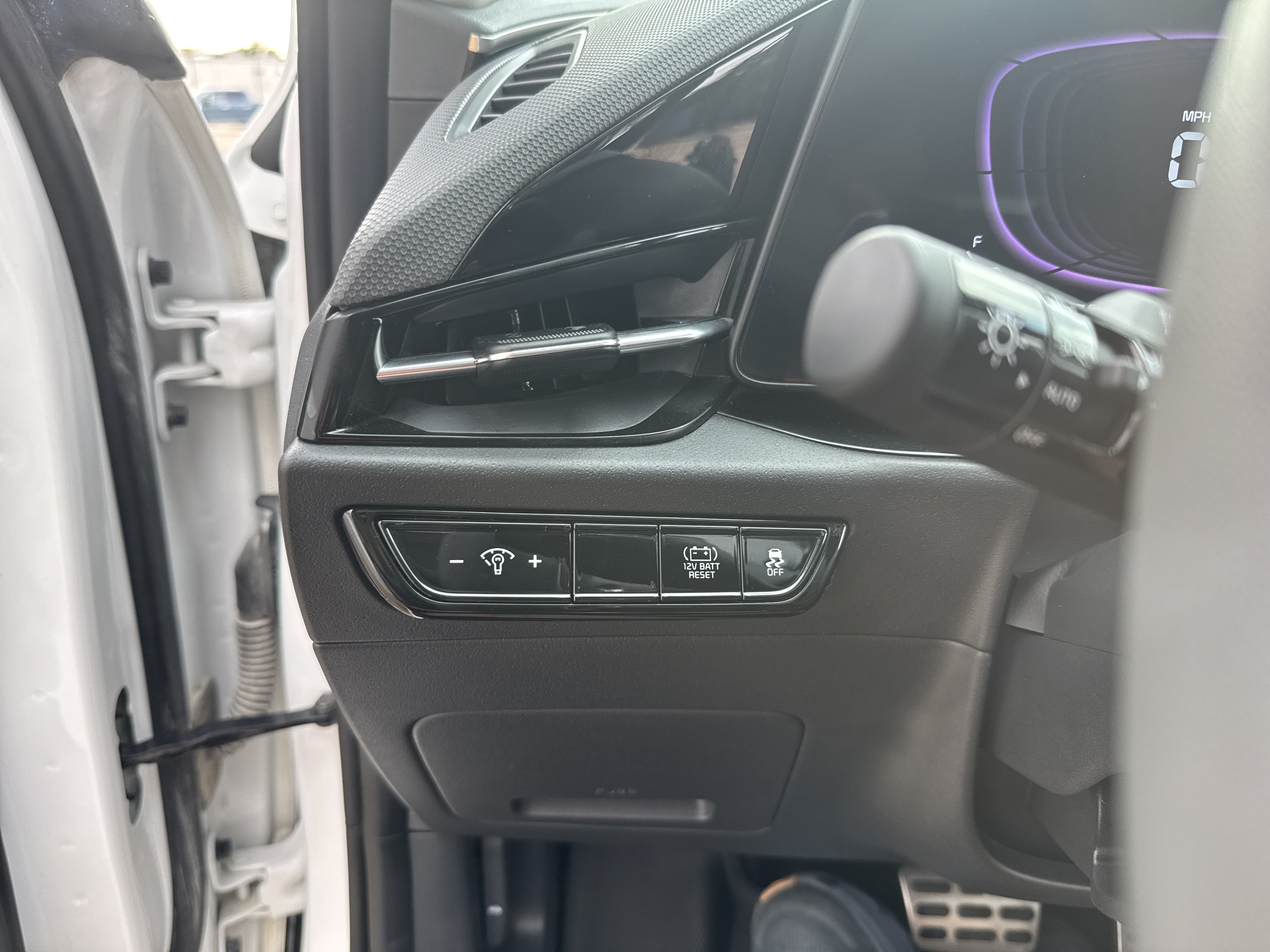 Used 2024 Kia Niro EX Touring FWD image 13