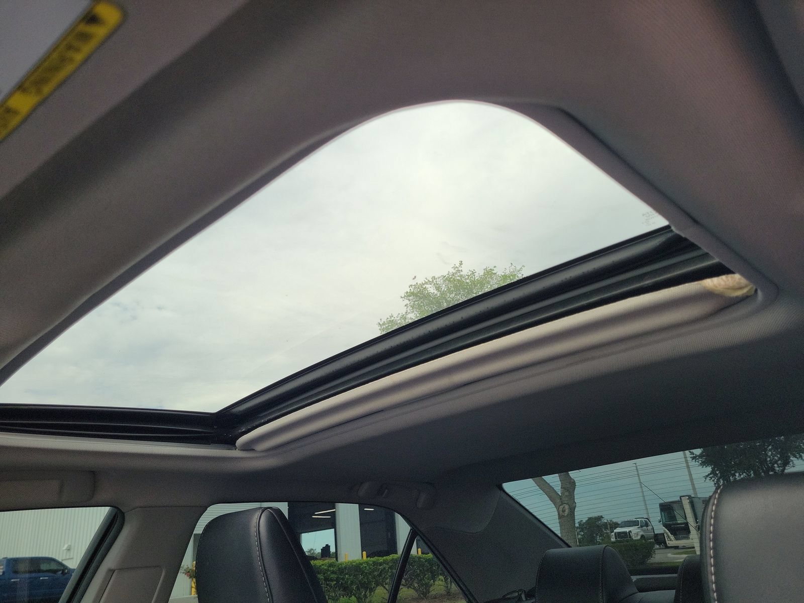 Used 2014 Toyota Camry SE w/ Moonroof Package FWD image 29