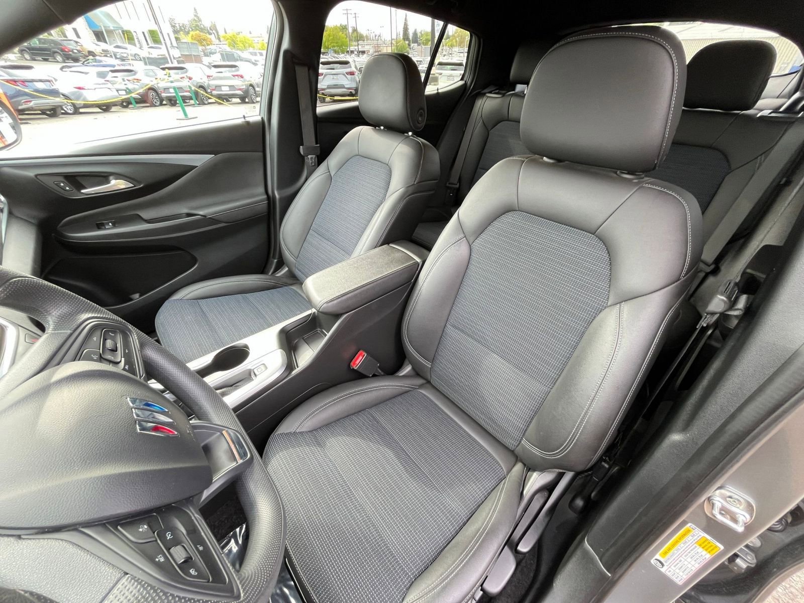 Used 2025 Buick Envista Preferred image 35