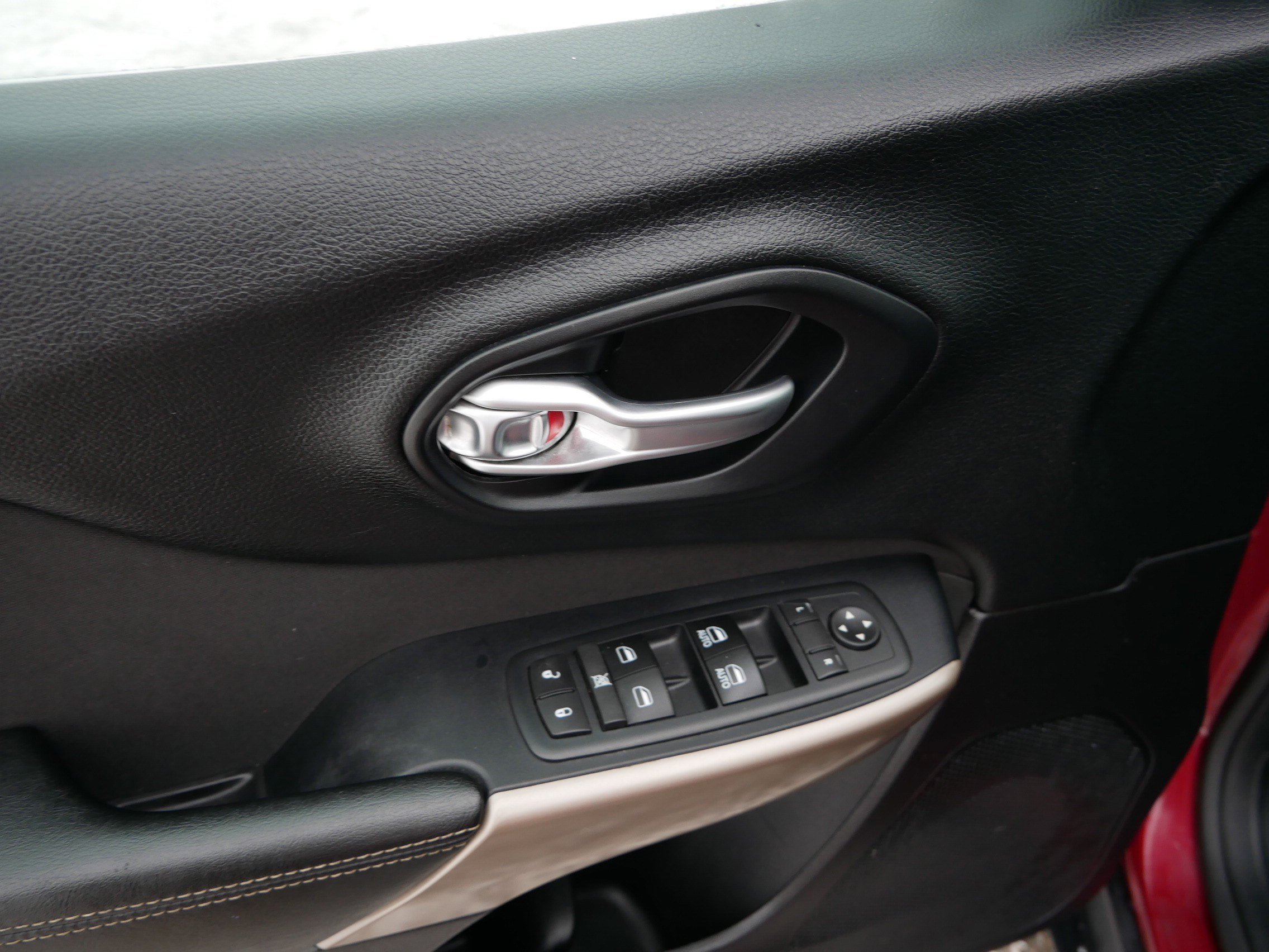 Used 2017 Jeep Cherokee Latitude image 20