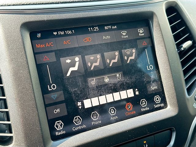 Used 2019 Jeep Cherokee Trailhawk image 16