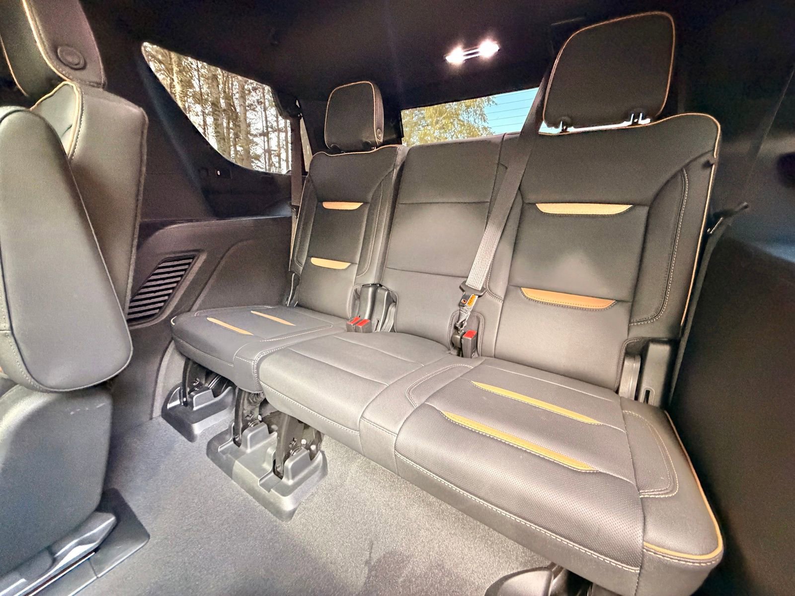 Used 2023 GMC Yukon AT4 w/ AT4 Premium Package AWD/4WD image 17