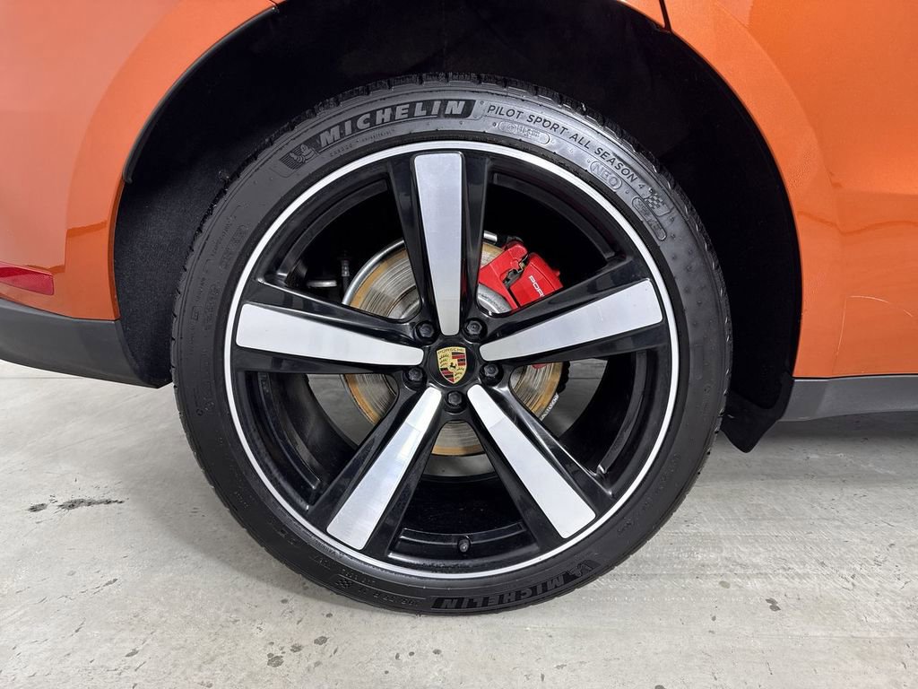 Certified 2023 Porsche Macan S image 16